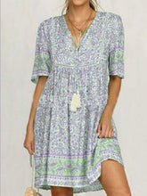 Load image into Gallery viewer, Vestido feminino de manga curta com decote em V

