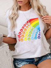 Load image into Gallery viewer, Camiseta feminina Rainbow Paw

