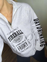Load image into Gallery viewer, Camiseta con cremallera Fireball Whiskey Makes Me Frisky Day Drinking
