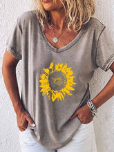 Load image into Gallery viewer, Sunflower print T-shirt
