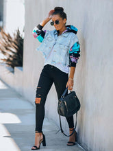 Load image into Gallery viewer, Jaqueta jeans com capuz em malha tie dye e aconchegante
