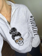Load image into Gallery viewer, Mom Life Zip Hoodie para mulheres
