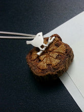Load image into Gallery viewer, Collar de rama de pájaro en plata de ley vintage
