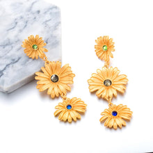Load image into Gallery viewer, Sunflower Long Diamond Ohrringe
