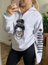 Load image into Gallery viewer, Mom Life Zip Hoodie para mulheres
