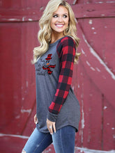 Load image into Gallery viewer, Baby Its Cold Outside Snowman Camisa navideña
