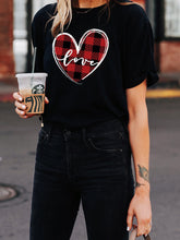 Load image into Gallery viewer, Camiseta Valentine Love Heart Check
