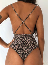 Load image into Gallery viewer, Use traje de baño de una pieza con estampado de leopardo
