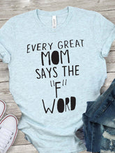 Load image into Gallery viewer, Toda ótima mamãe diz camiseta com a palavra "F"
