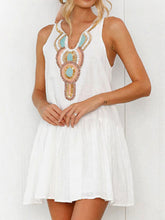 Load image into Gallery viewer, Loose ethnic style button for woman with printed dress
