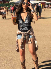 Load image into Gallery viewer, Se perdido ou bêbado, devolva-o para a camiseta tie-dye com estampa Bestie
