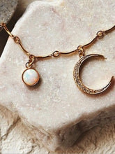 Load image into Gallery viewer, Cadena de clavícula de gargantilla de piedras preciosas lunares
