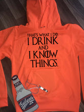 Load image into Gallery viewer, Sudadera I Drink And I Know Things Wine para mujer
