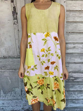 Load image into Gallery viewer, Women's sleeveless cotton and linen dress with printed seams
