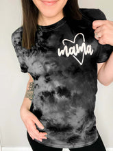 Load image into Gallery viewer, Camisa multicolorida da mamãe com efeito tie dye amarrotado
