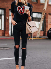 Load image into Gallery viewer, Camiseta Valentine Love Heart Check
