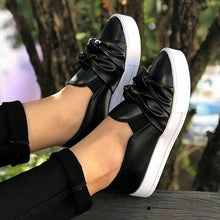 Load image into Gallery viewer, Women's flat shoes with leather bow

