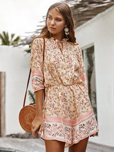 Load image into Gallery viewer, Macacão com estampa floral Boho
