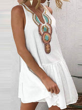 Load image into Gallery viewer, Loose ethnic style button for woman with printed dress
