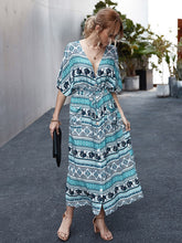 Load image into Gallery viewer, Vestidos sueltos con cuello en V y estampado floral bohemio
