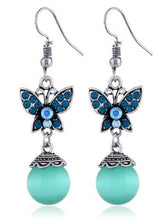 Load image into Gallery viewer, Pendientes mariposa de cristal bohemio
