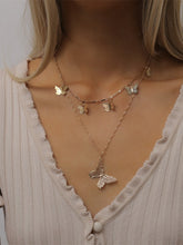 Load image into Gallery viewer, Collar con colgante de mariposa de corte salvaje vintage

