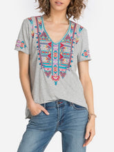 Load image into Gallery viewer, Camiseta confortável bordada à mão para mulheres
