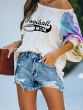 Load image into Gallery viewer, Moletom pintado de mamãe de futebol feminino
