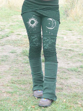 Load image into Gallery viewer, Calça Stretch Lazer Feminina com Estampa Vintage e Bordado
