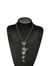 Load image into Gallery viewer, Collar de diamantes de aleación de mariposa hueca
