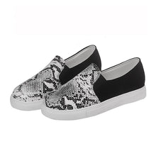 Load image into Gallery viewer, Comfortable leopard casual shoes for women
