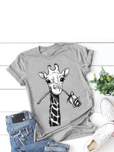 Load image into Gallery viewer, Camiseta de manga curta com estampa girafa
