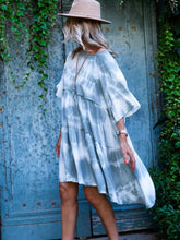 Load image into Gallery viewer, Round neck dress with midi sleeves and round neck
