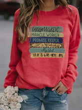 Load image into Gallery viewer, Way Maker Miracle Worker Promise Keeper Light In The Darkness Sudadera acogedora
