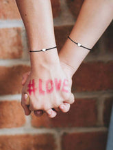 Load image into Gallery viewer, Pulsera tejida de amor simple
