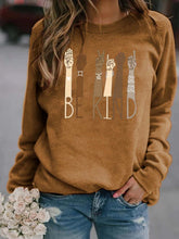 Load image into Gallery viewer, Camiseta clásica Be Kind Sign Language para mujer
