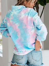 Load image into Gallery viewer, Moletom feminino tie dye com estampa de pata de cachorro de girassol
