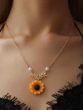 Load image into Gallery viewer, Sunflower Pearl Leaf Pendat Necklace
