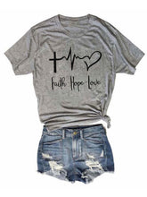 Load image into Gallery viewer, T-shirt de manga curta Faith Hope Love
