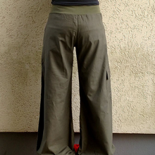 Load image into Gallery viewer, Solid color side pockets for women with wide legs and casual pants.
