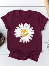 Load image into Gallery viewer, Camiseta con estampado de margaritas
